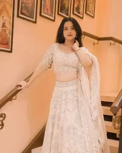 Escort Mahoor
